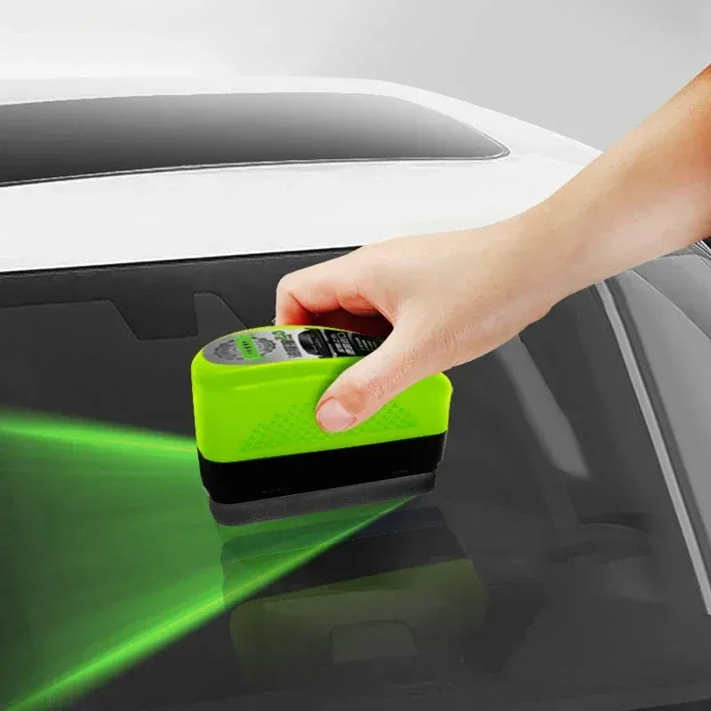 Dissolvant de film d'huile pour l'entretien intérieur de la voiture