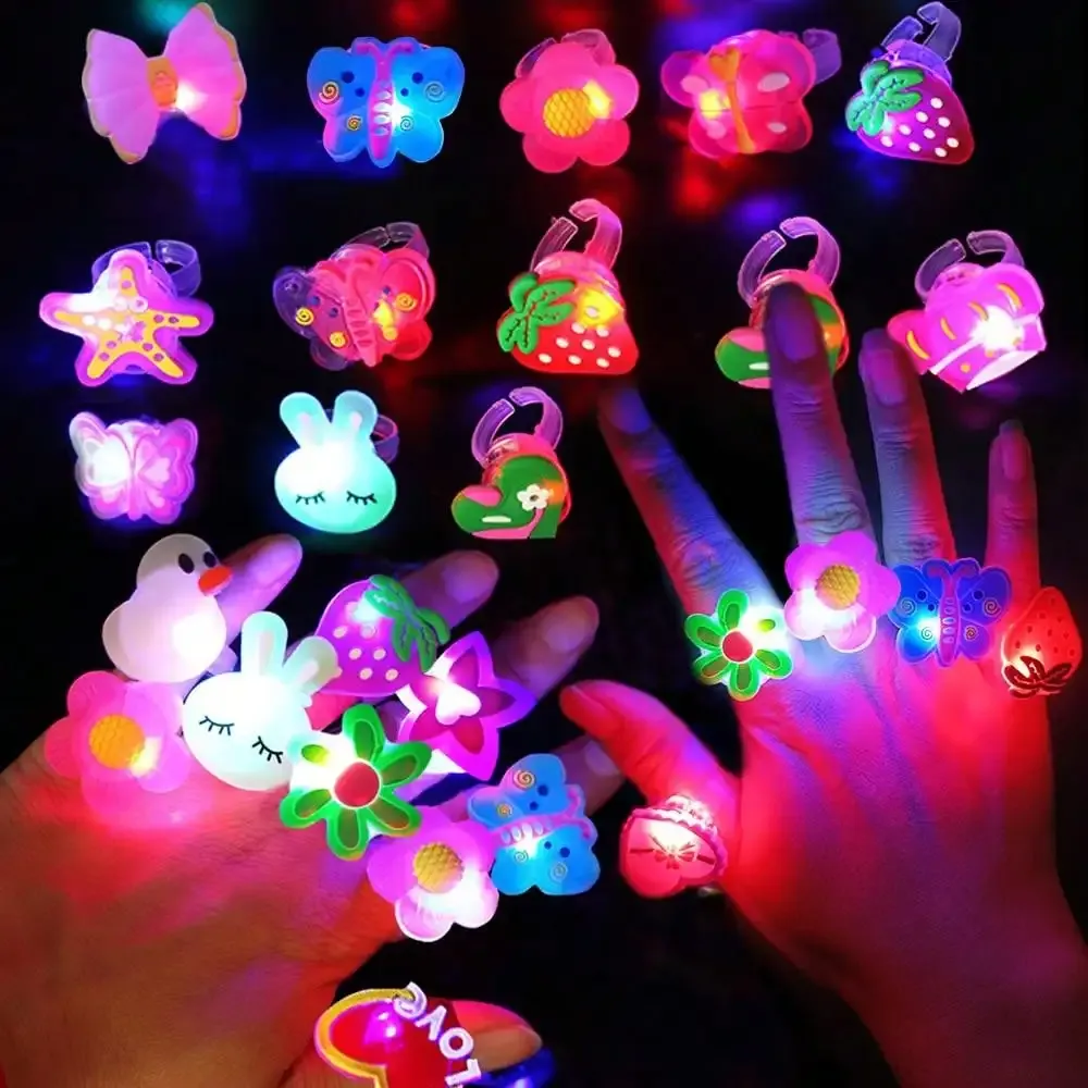 Anneaux lumineux LED illuminant une fête nocturne