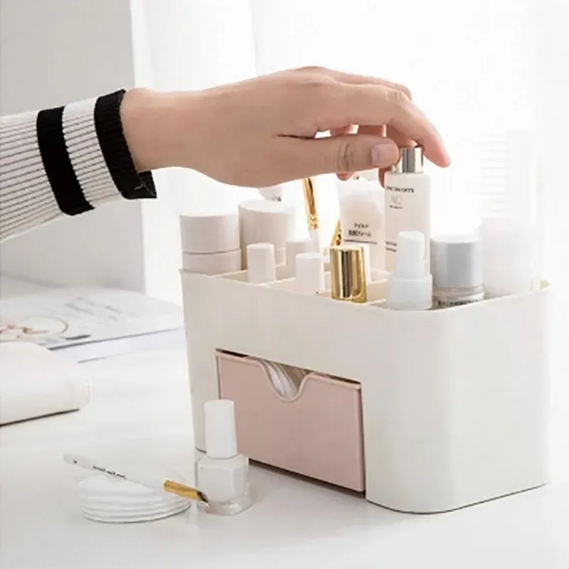 Compartiments séparés pour organiser le maquillage