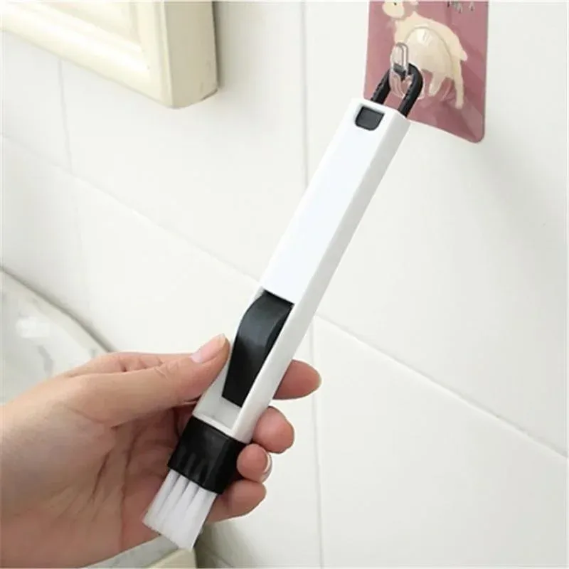Brosse de nettoyage multifonction en situation