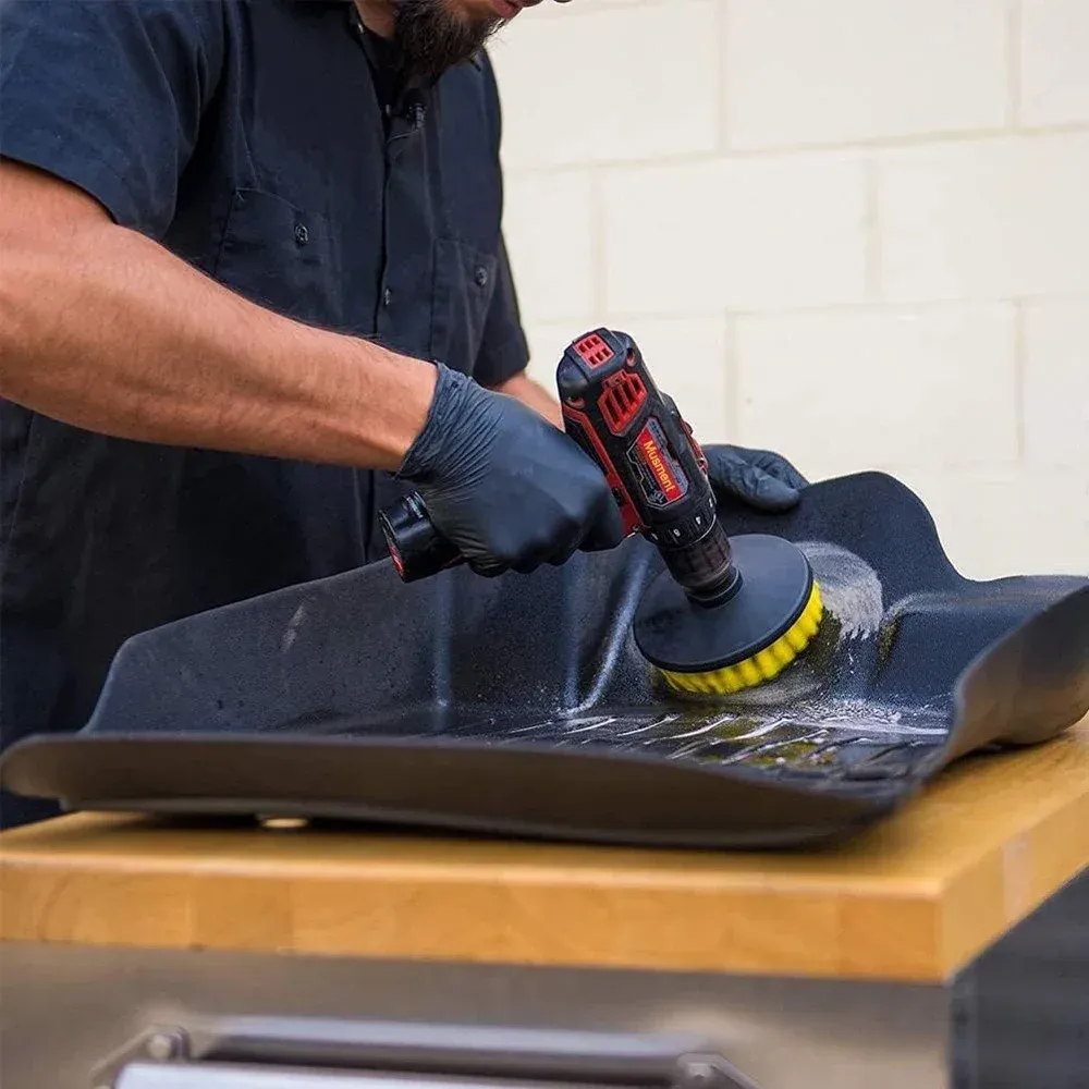 Brosse conique pour contours de carrosserie