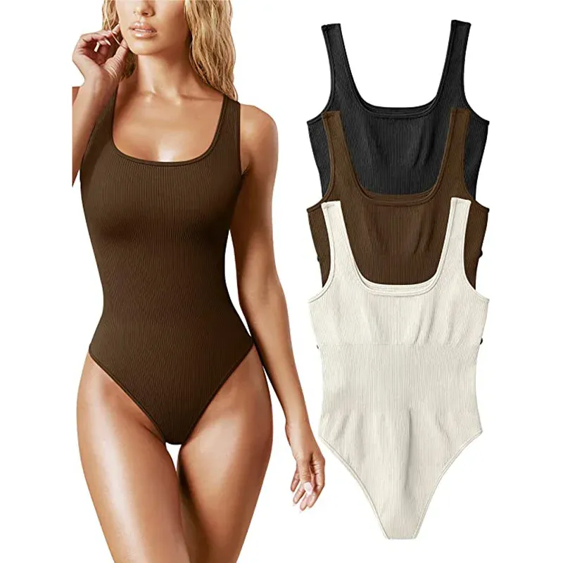 Body modelant GUUDIA porté sous une tenue ajustée