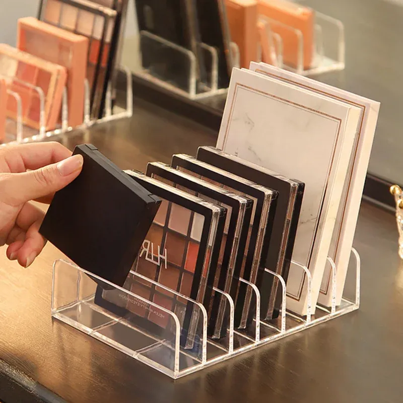 Organisateur de maquillage dans un environnement de bureau