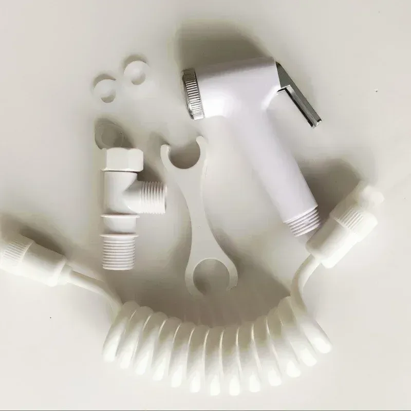 Pulvérisateur de bidet installé sur un WC