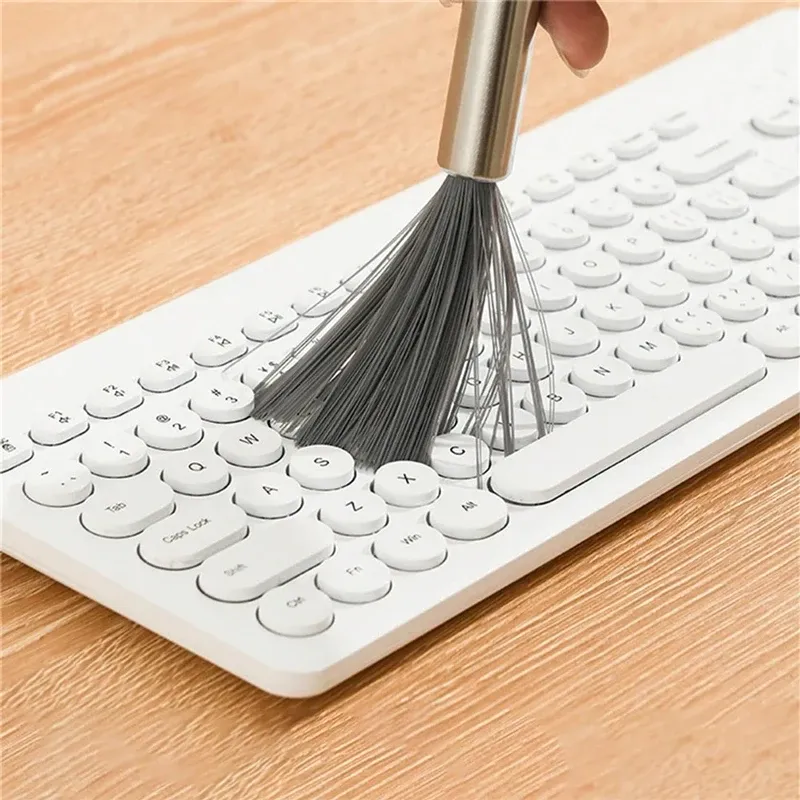 Brosse de nettoyage pour la salle de bain