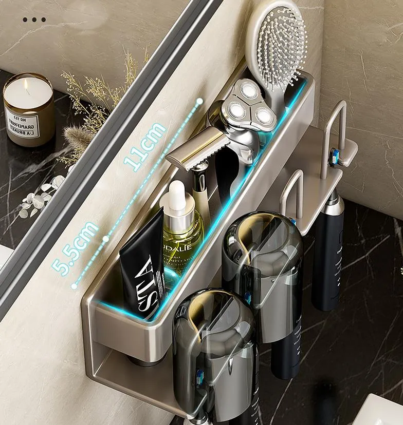 Porte-brosse à dents mural au design épuré dans une salle de bains moderne