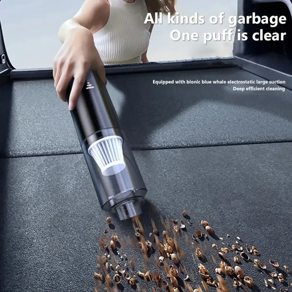 Aspirateur de voiture sans fil en utilisation