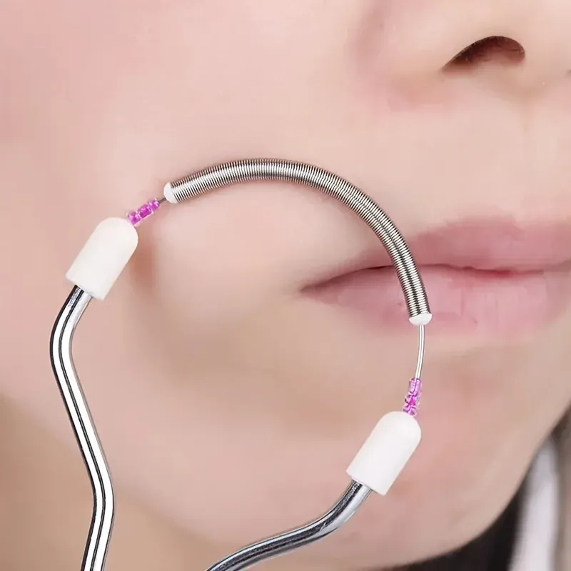 Épilateur facial pour femme en utilisation
