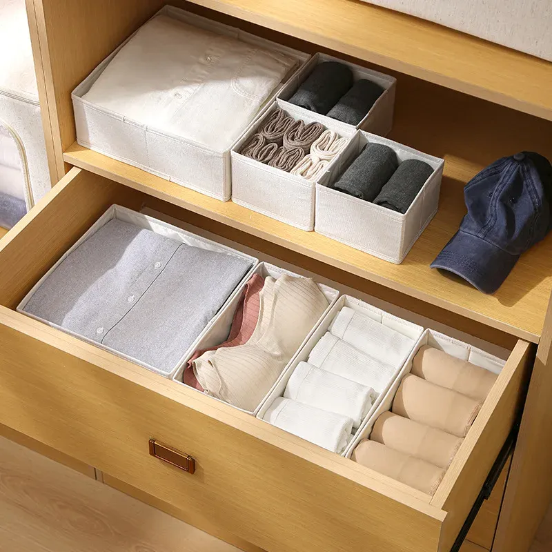 Organisateur installé dans une armoire