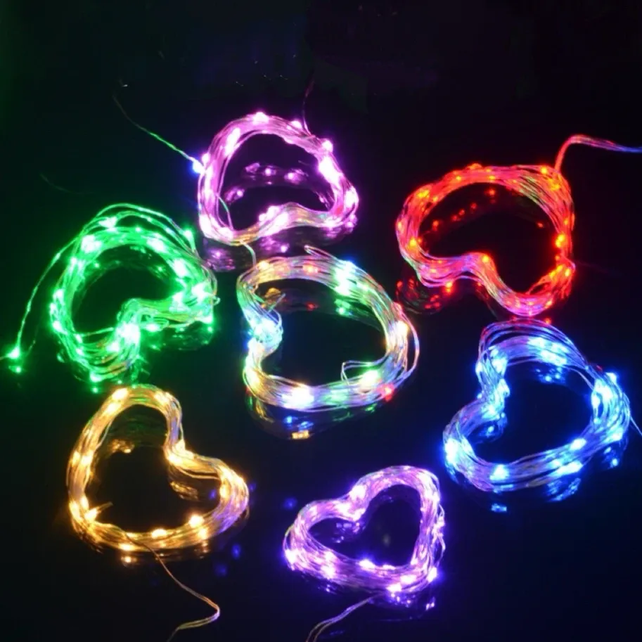 Détail du fil de cuivre flexible de la guirlande lumineuse