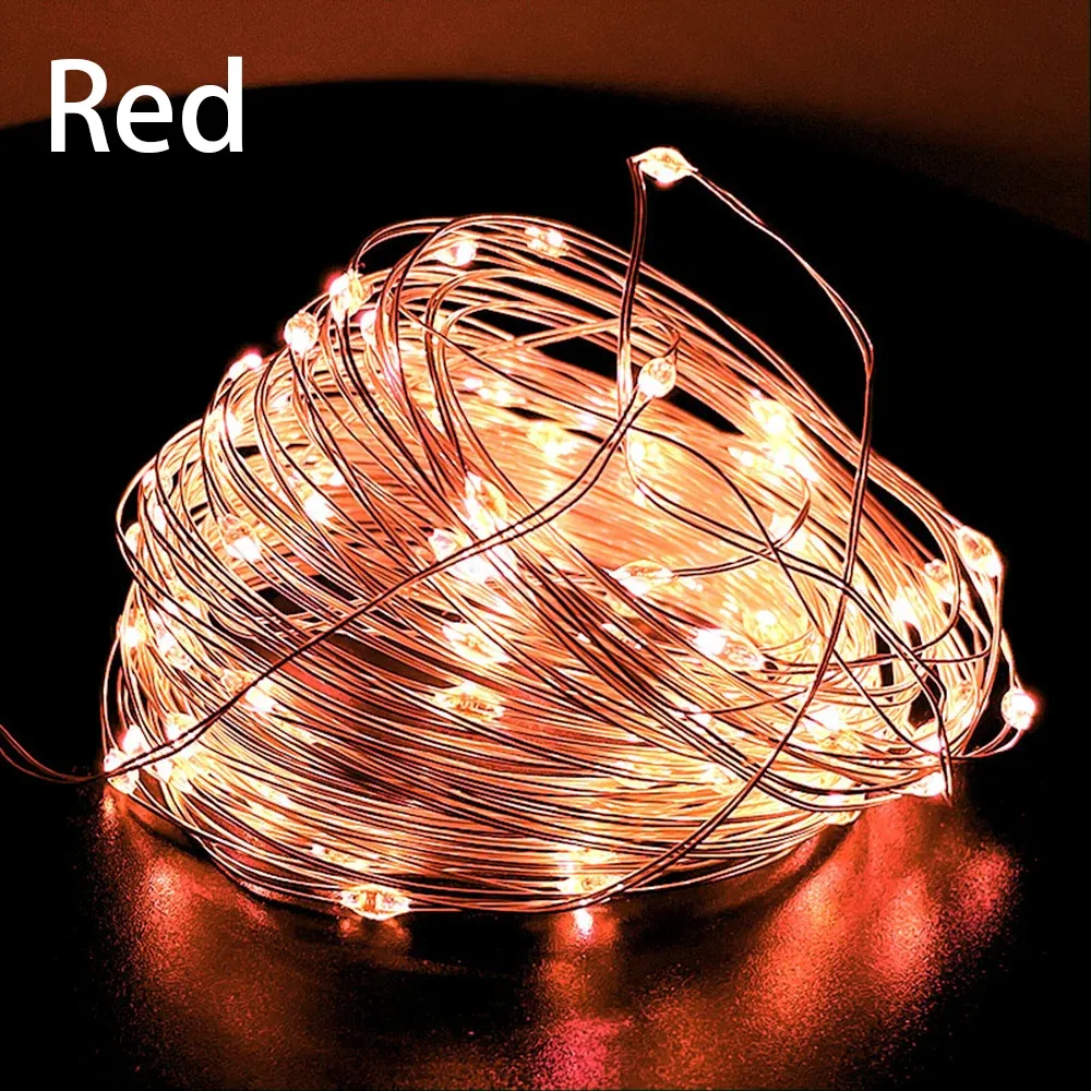 Guirlande lumineuse installée en extérieur