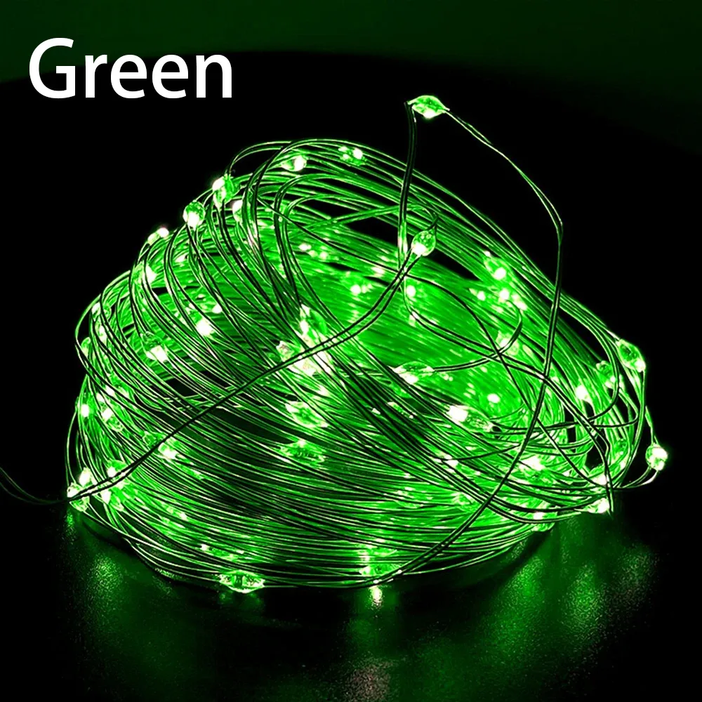 Guirlande lumineuse dans un décor de Noël