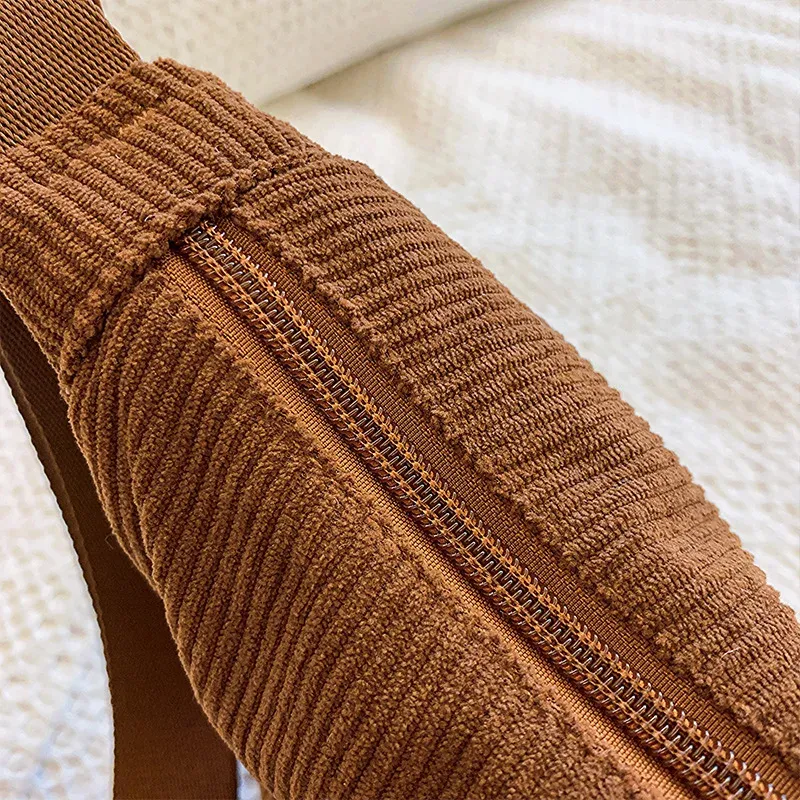 Sac Hobo porté en situation quotidienne