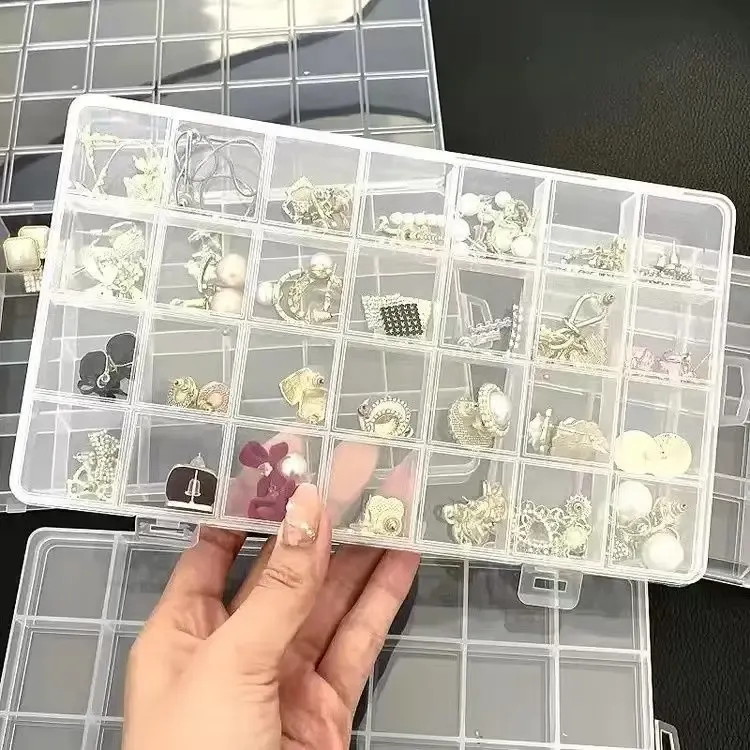 Vue détaillée de l'organisateur de bijoux