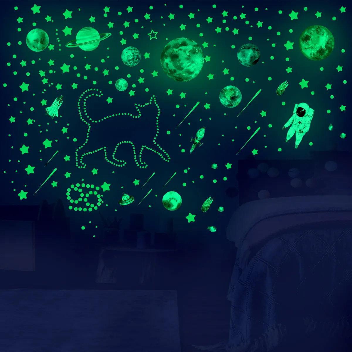 Autocollants muraux étoiles lumineux dans une chambre d'enfant