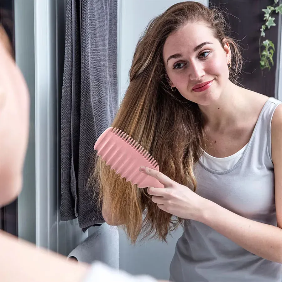 Brosse de définition pour un soin délicat des boucles