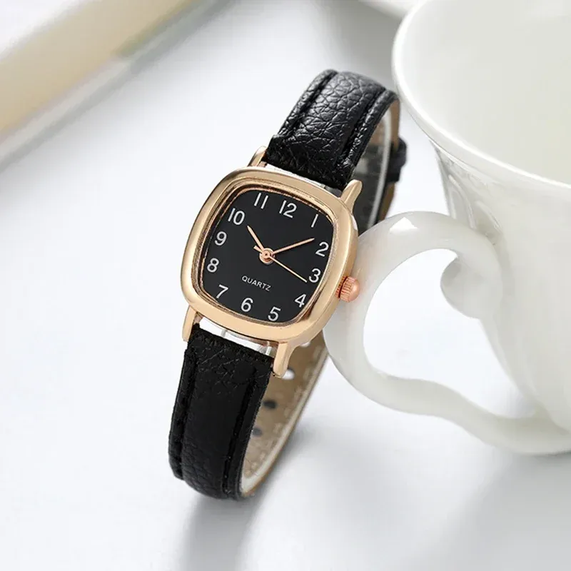 Montre minimaliste pour femme, vue de face
