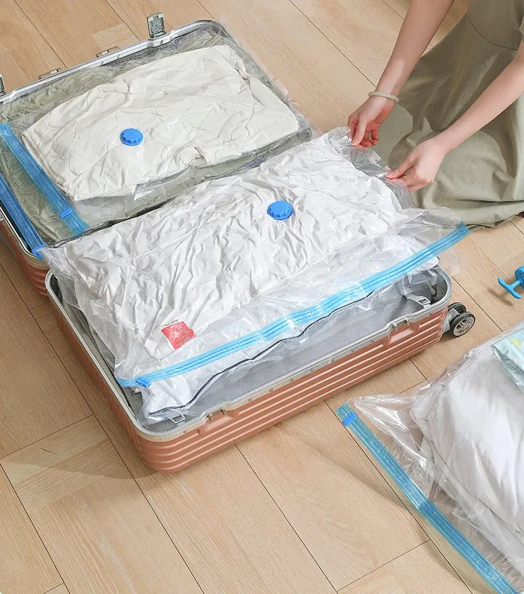 Compression de literie dans un sac de rangement