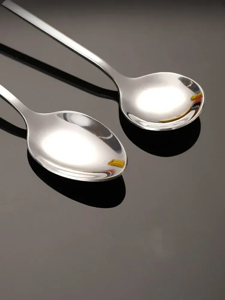 Cuillère à glace en acier inoxydable en situation