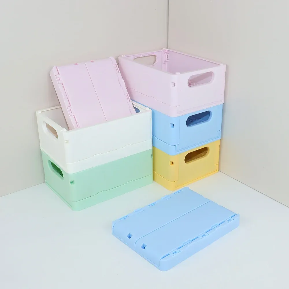 Organisation de la pièce avec boîtes de rangement