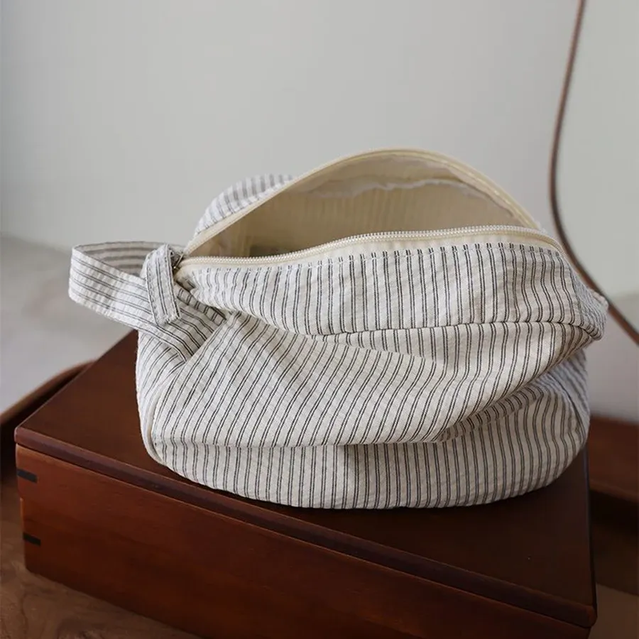 Trousse de toilette, détail des compartiments