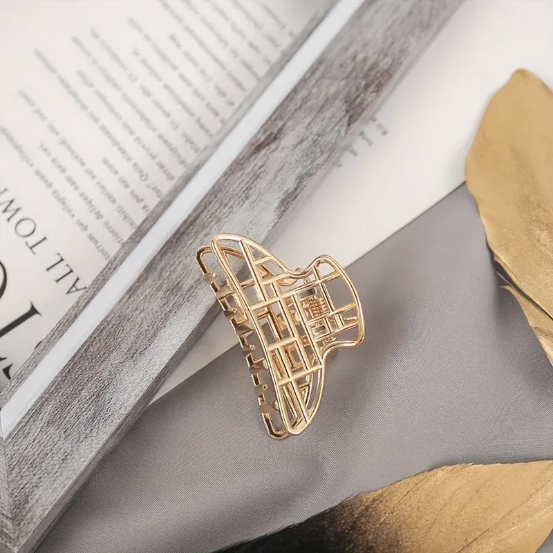 Barrette dorée, style minimaliste