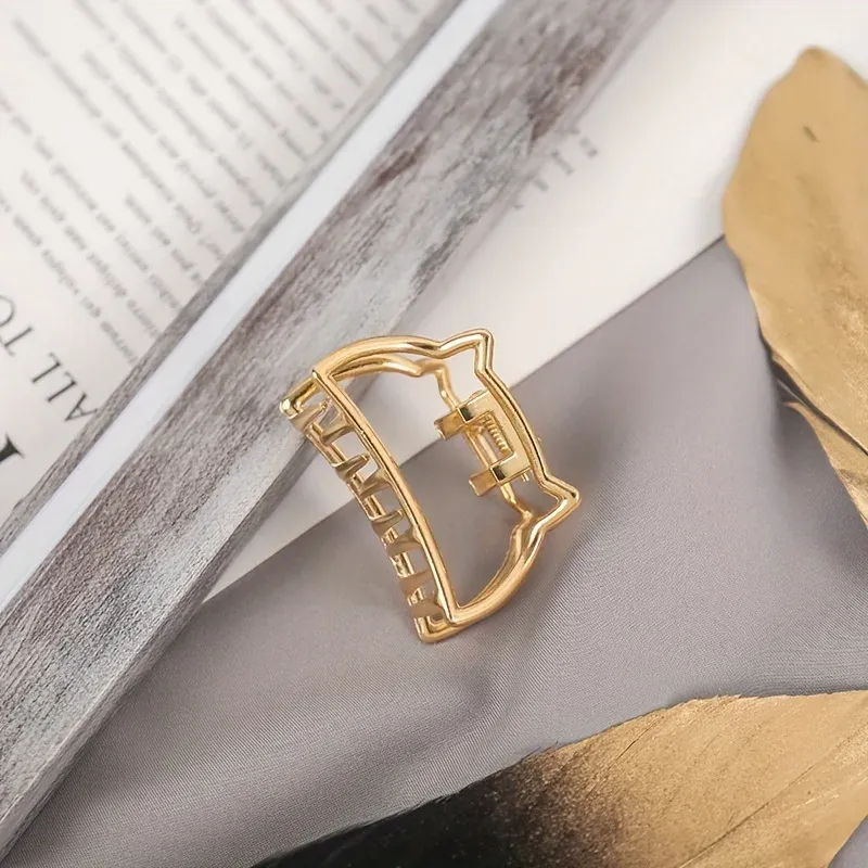 Barrette dorée, look du quotidien