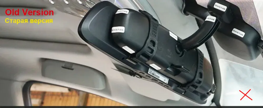 Support de caméra installé sur le rétroviseur d'un véhicule Tesla