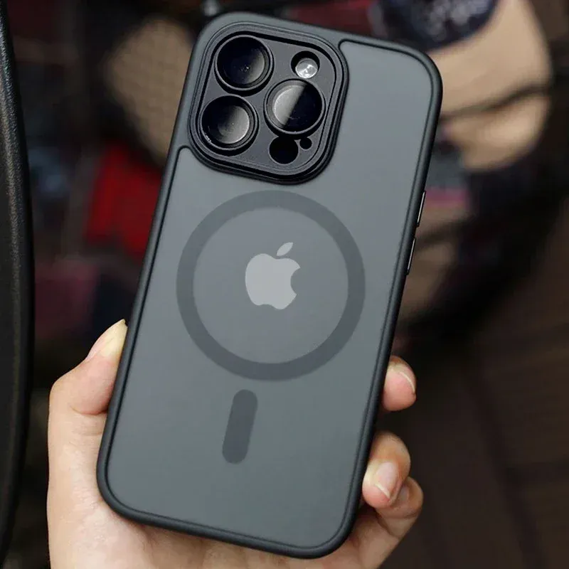 Coque magnétique translucide mate, détail de l'aimant
