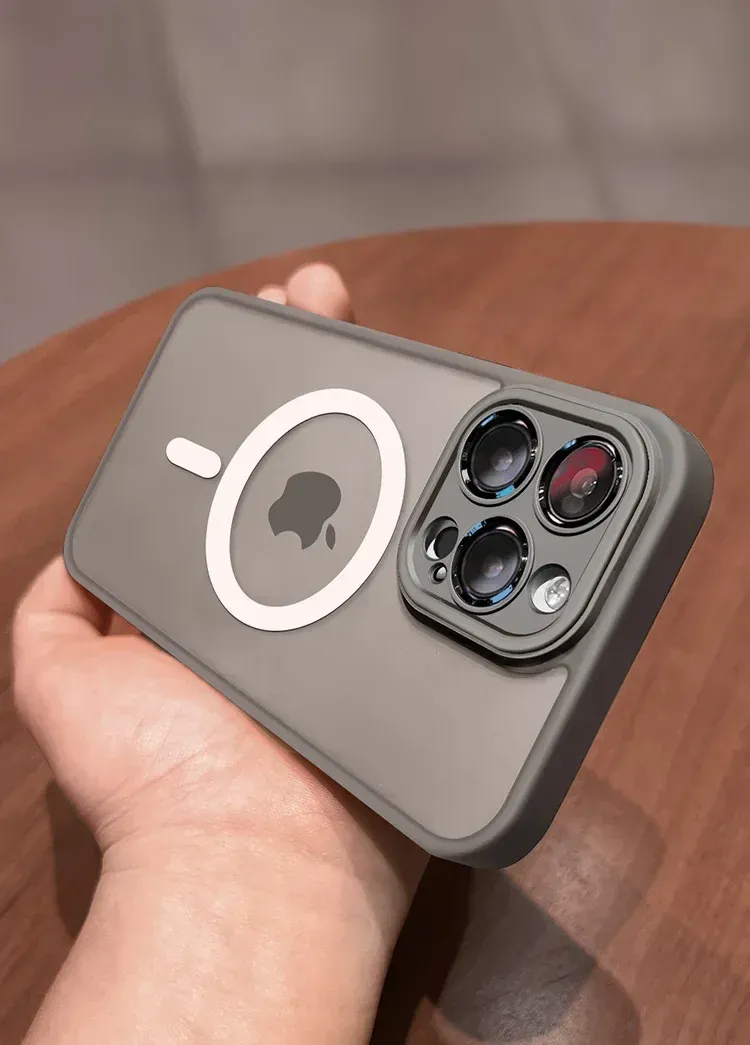 Coque magnétique translucide mate, détail des contours