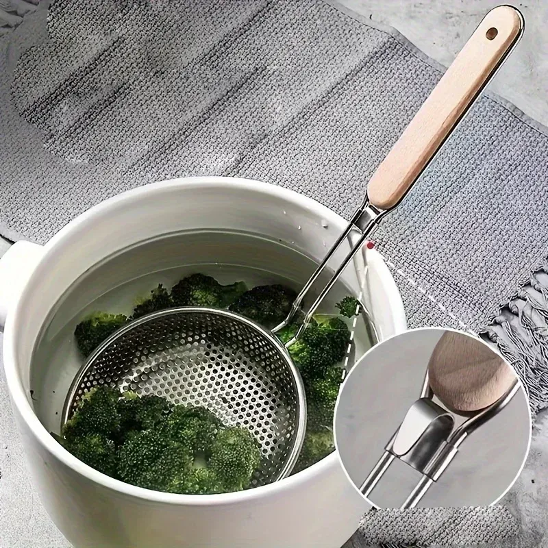Passoire en acier inoxydable en situation d'utilisation en cuisine