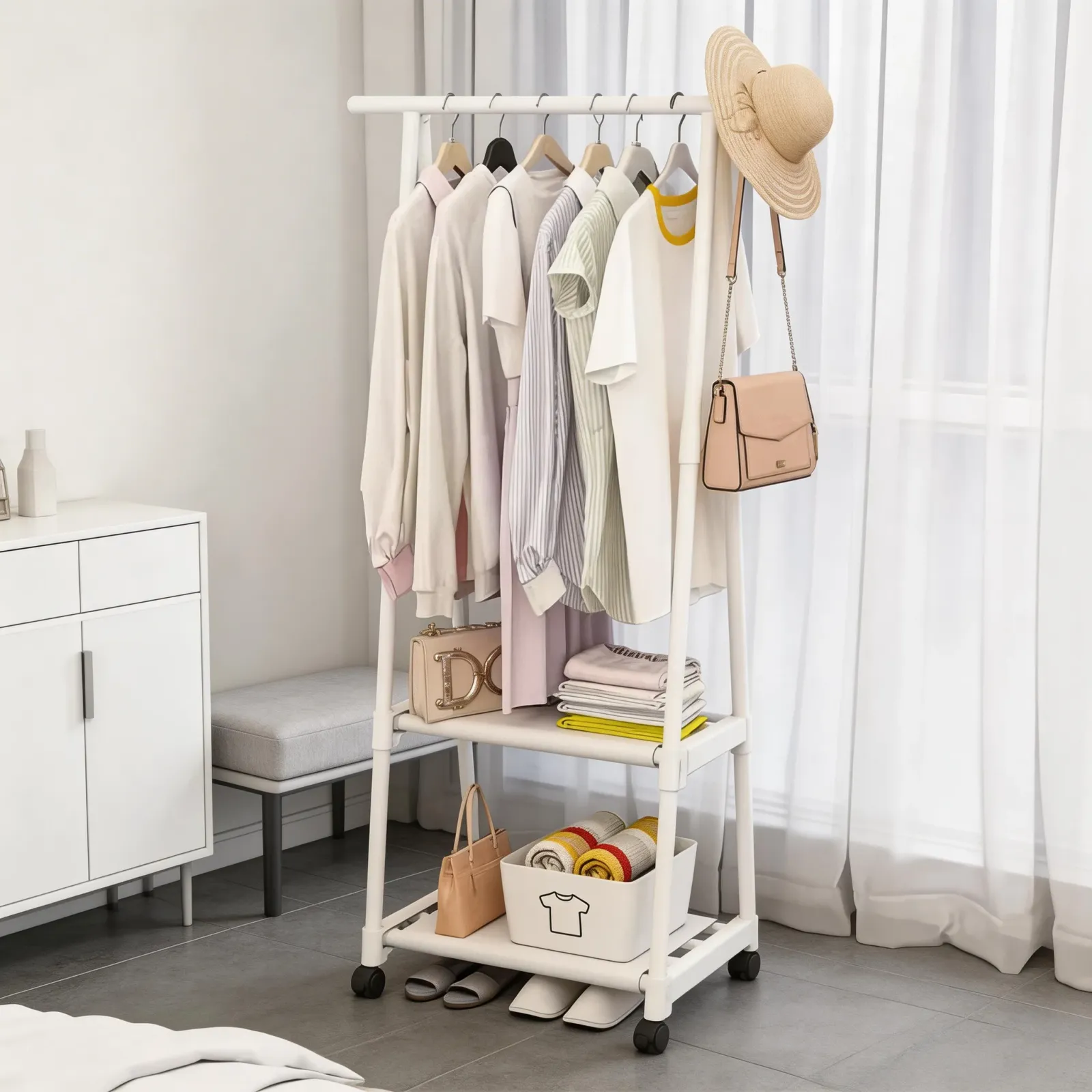 Porte-manteau dans une chambre à coucher