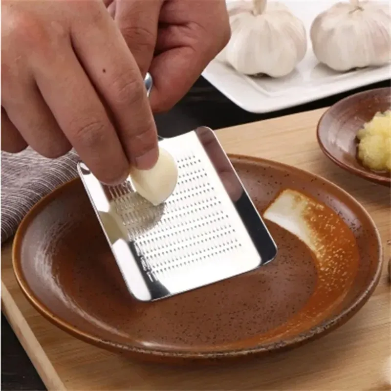 Râpe à gingembre et wasabi en acier inoxydable, broyeur d'ail, outil de cuisine pour fruits et légumes 3