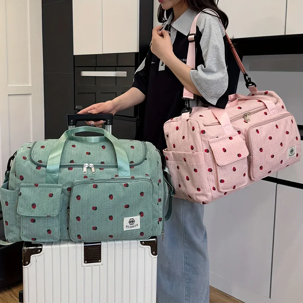 Sac de voyage Strawberry en velours côtelé, grande capacité, léger et multifonctionnel, idéal pour le sport et le fitness 5
