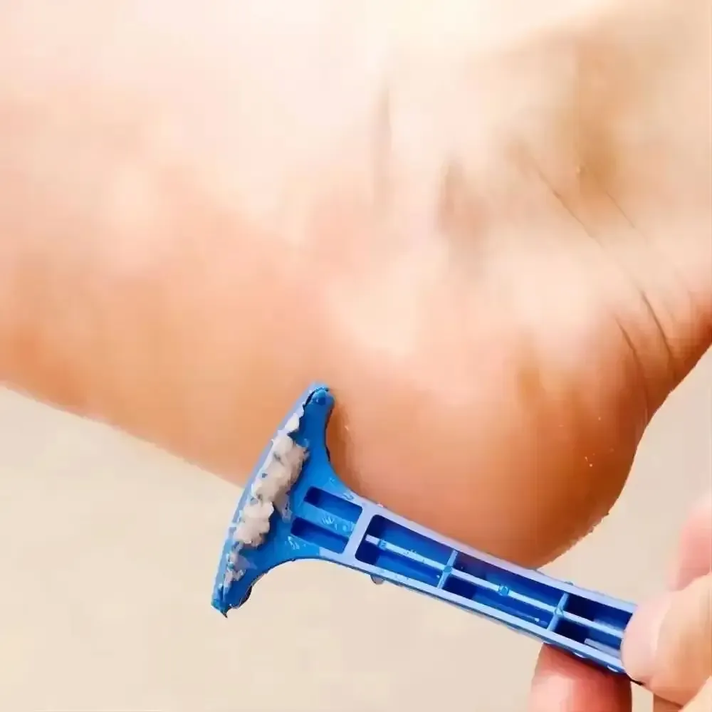 Râpe professionnelle en plastique pour talons, outil de soin des pieds portable avec poignée