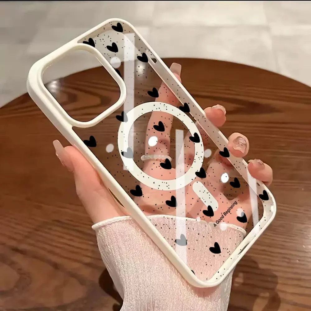 Coque transparente à pois en forme de cœur, vue d'ensemble