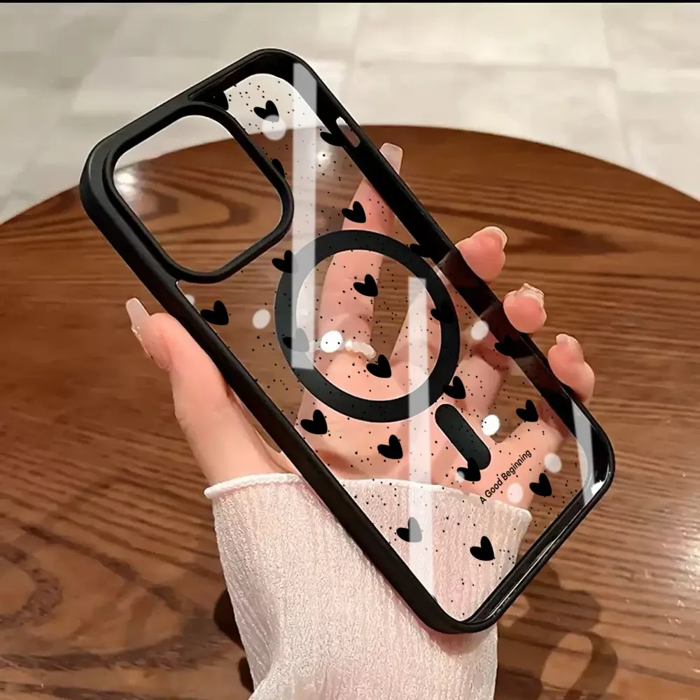 Coque transparente à pois, finition détaillée