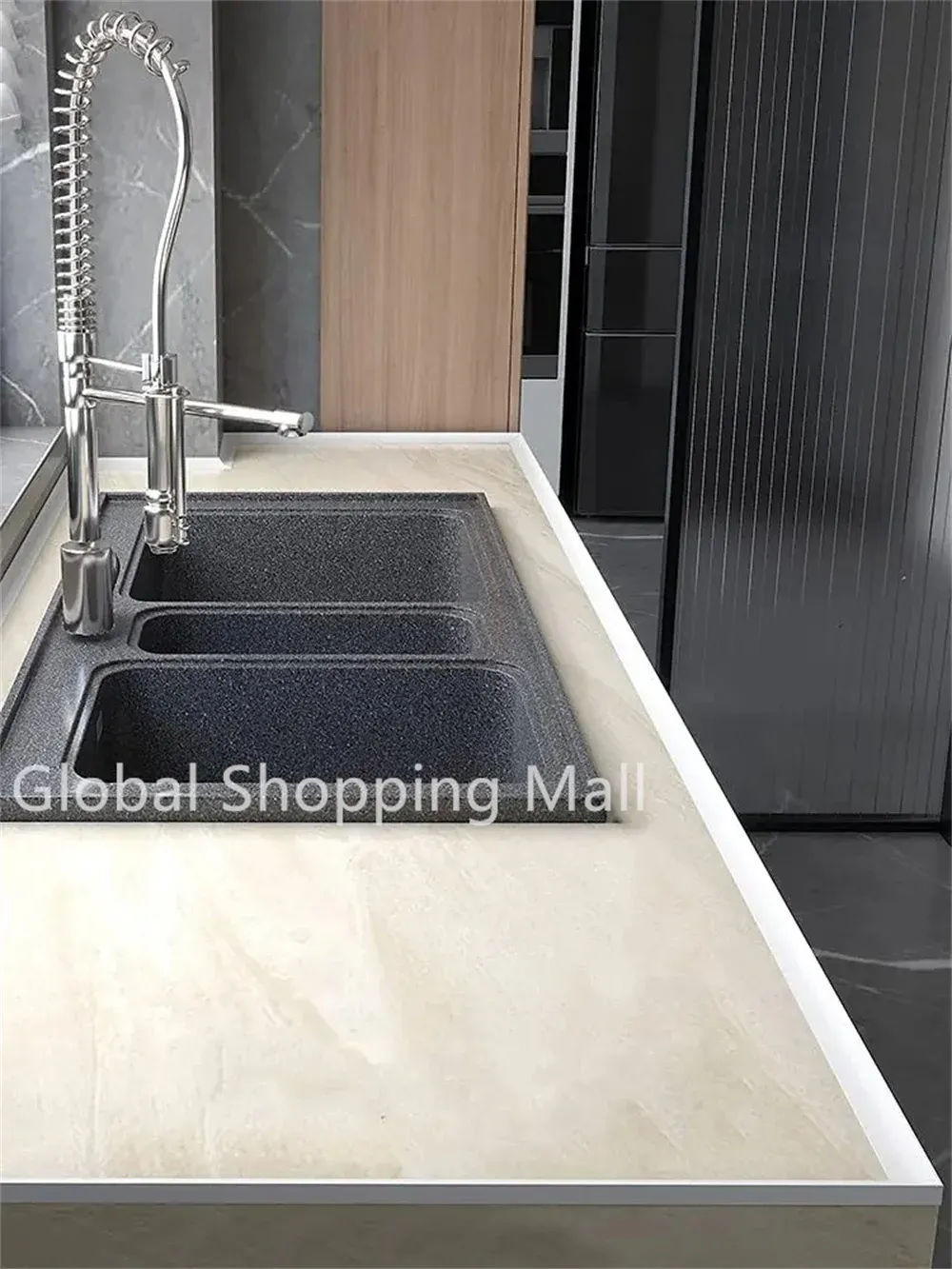 Bande de séparation sur un sol de salle de bain