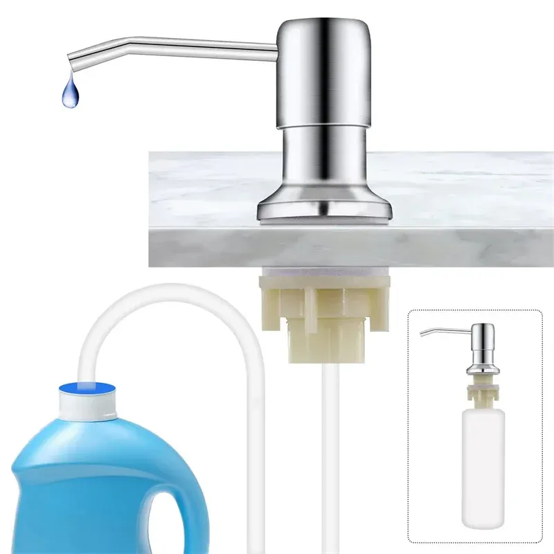 Distributeur de savon installé sur un évier de cuisine