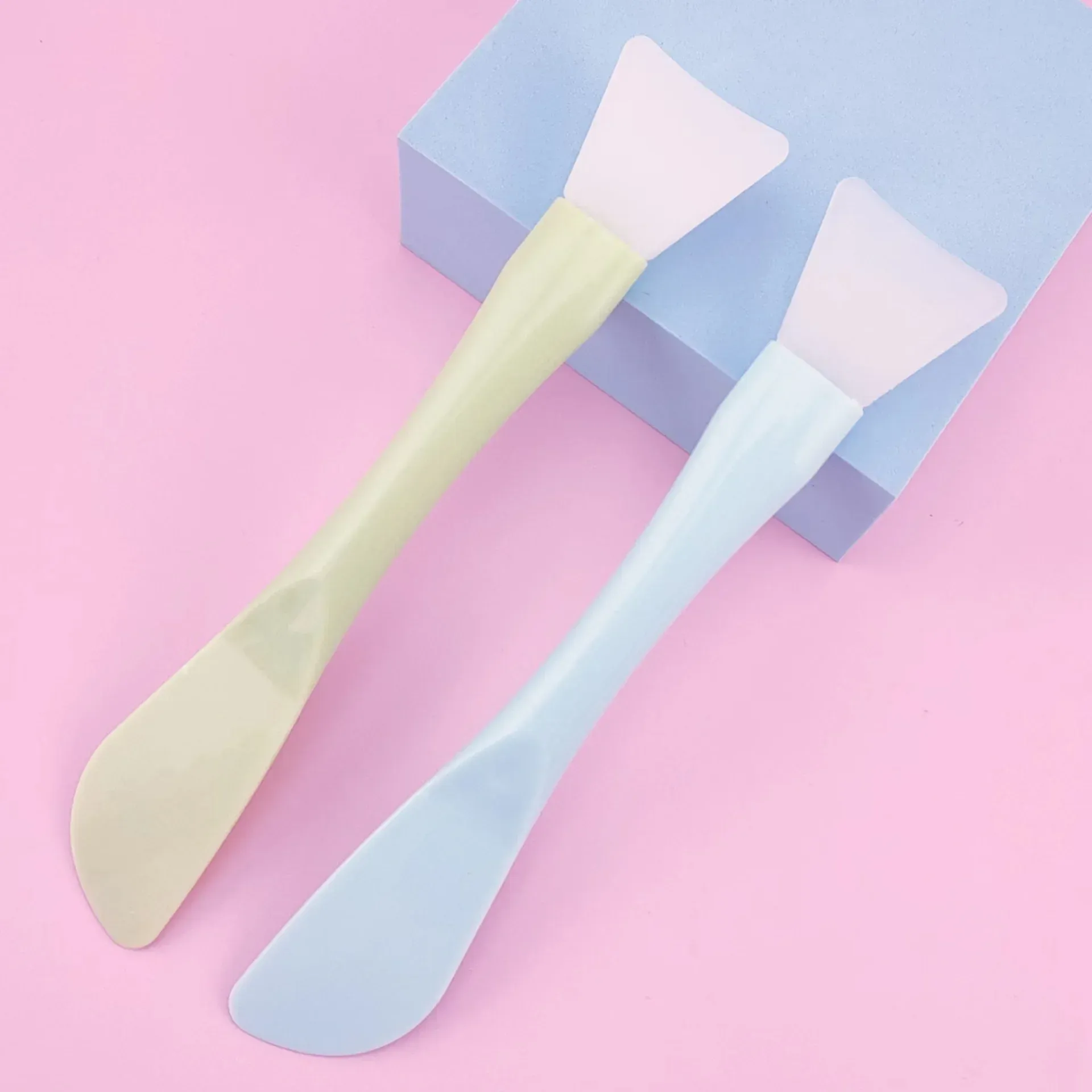 Pinceau à masque facial en silicone, tête souple avec racloir intégré, pinceau double usage pour masque d'argile, outil de beauté pour l'application de masques DIY 3