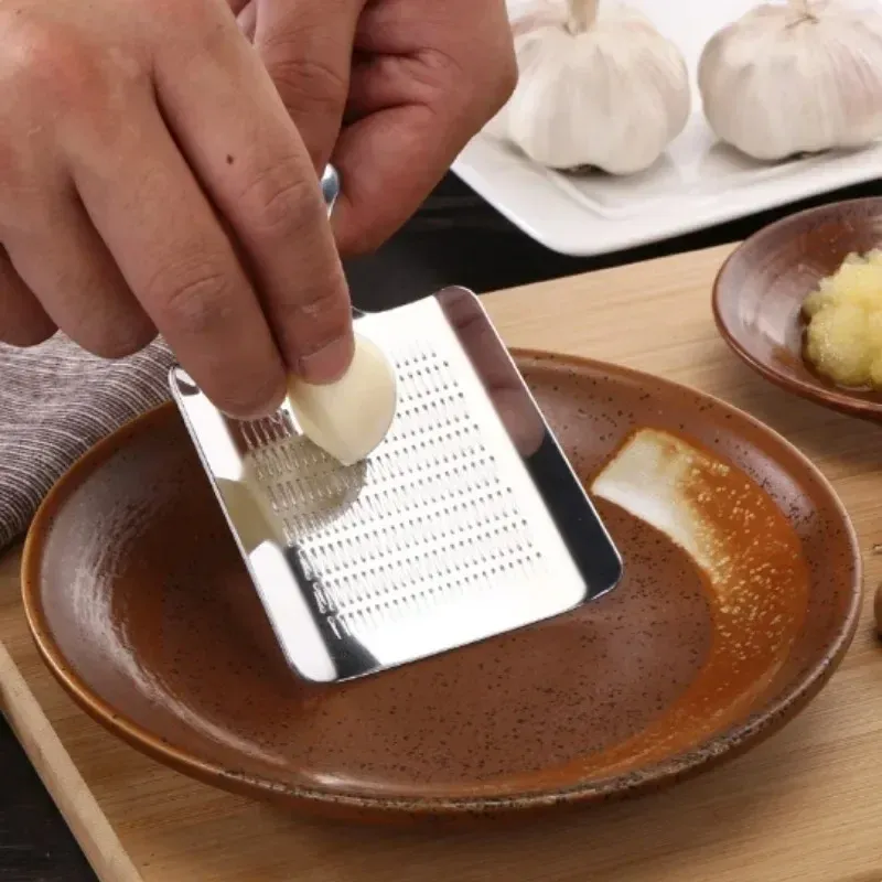 Râpe à wasabi, gingembre et ail avec presse-ail, hachoir et éplucheur en S, ustensiles de cuisine en acier inoxydable, lot de 1 pièce 3