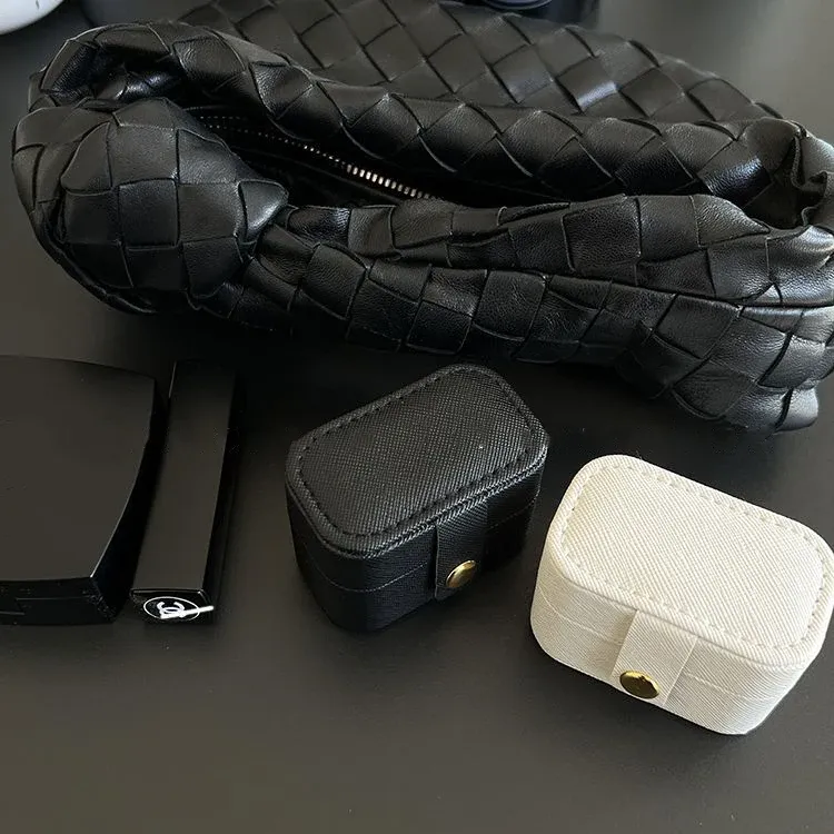 Mini pochette de rangement portable en cuir pour bijoux : bagues, colliers et boucles d'oreilles 5
