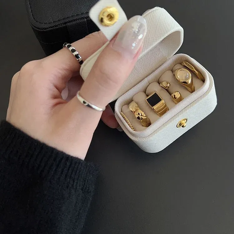 Mini pochette de rangement portable en cuir pour bijoux : bagues, colliers et boucles d'oreilles 6