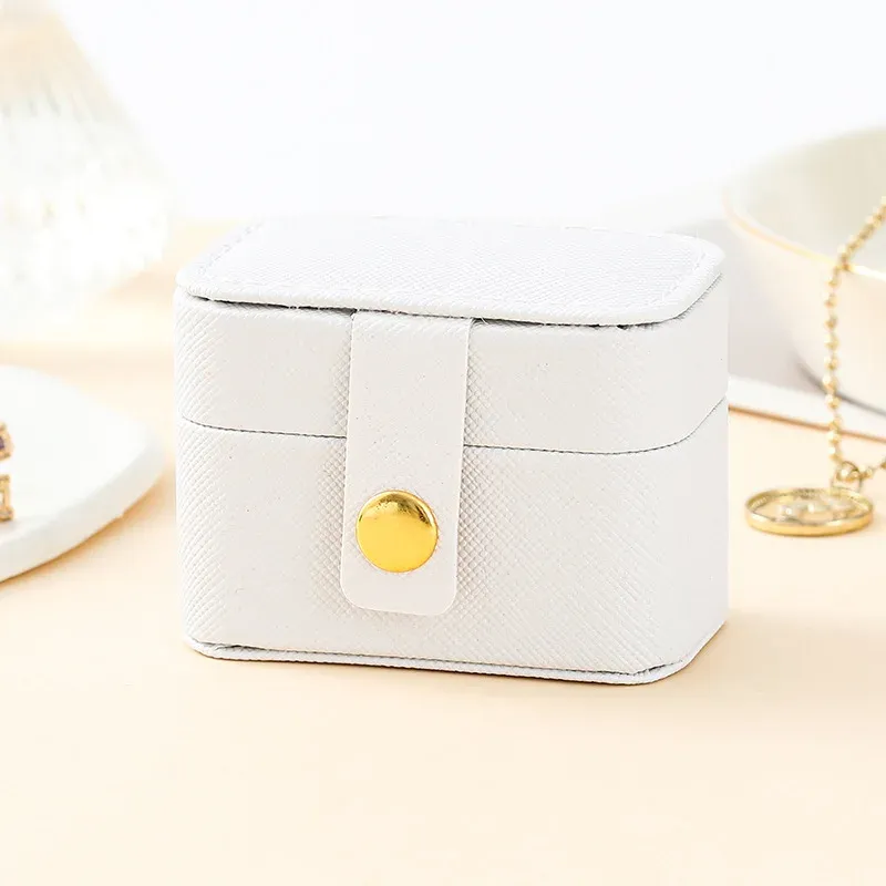 Mini pochette de rangement portable en cuir pour bijoux : bagues, colliers et boucles d'oreilles 7