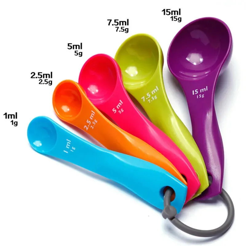 Ensemble de cuillères doseuses colorées, vue 3