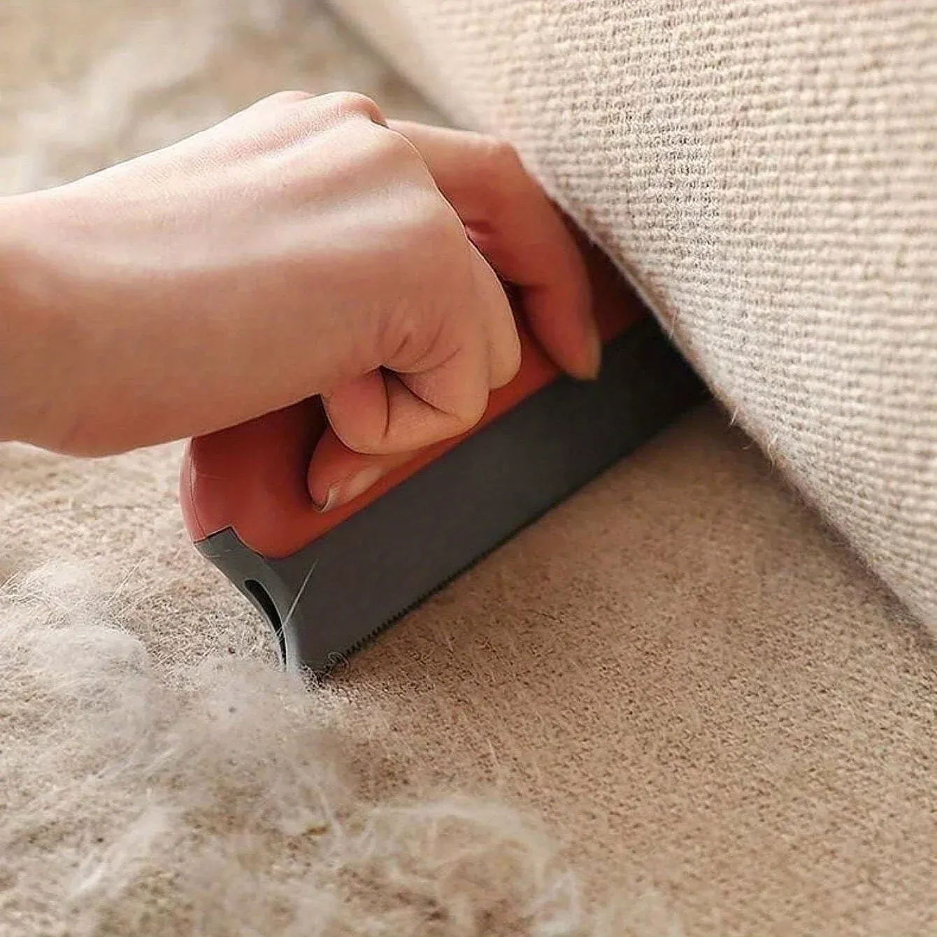 Brosse épilatrice Aleans pour animaux, mise en valeur