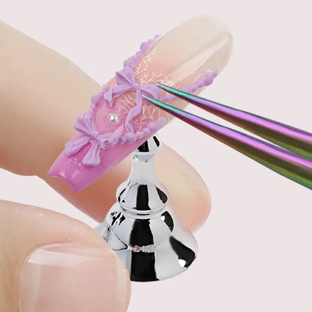 Support pour ongles avec argile à mastic