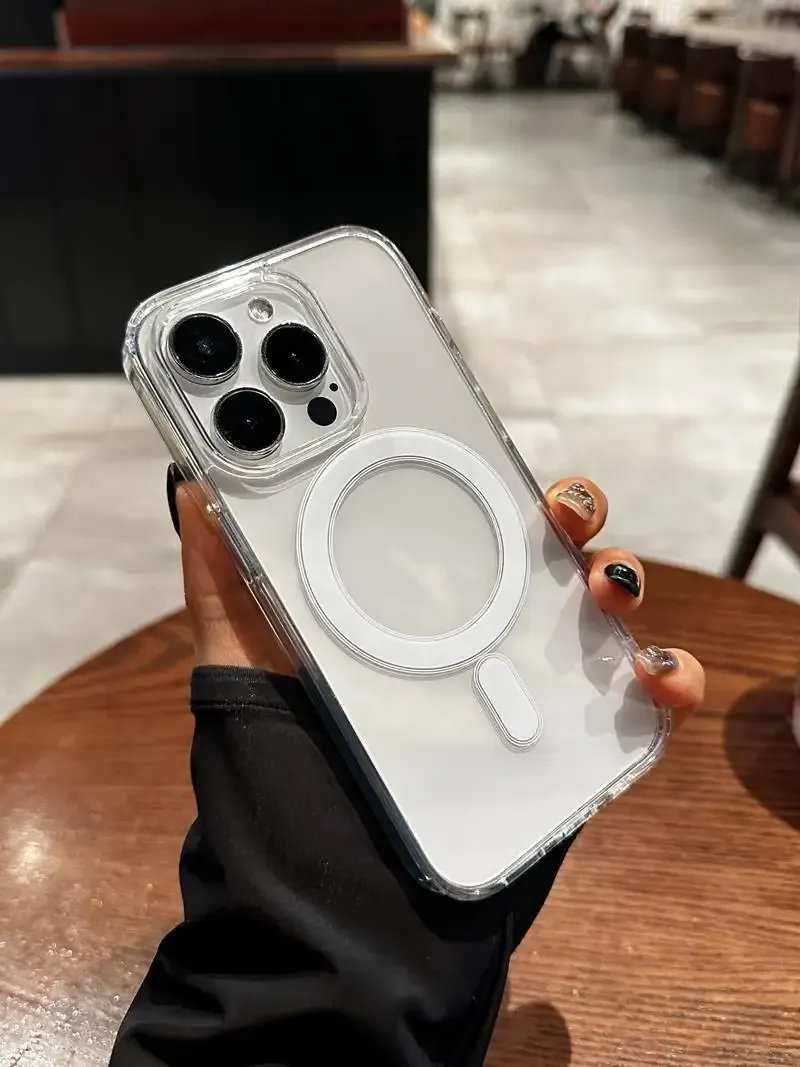 Coque transparente magnétique en lifestyle