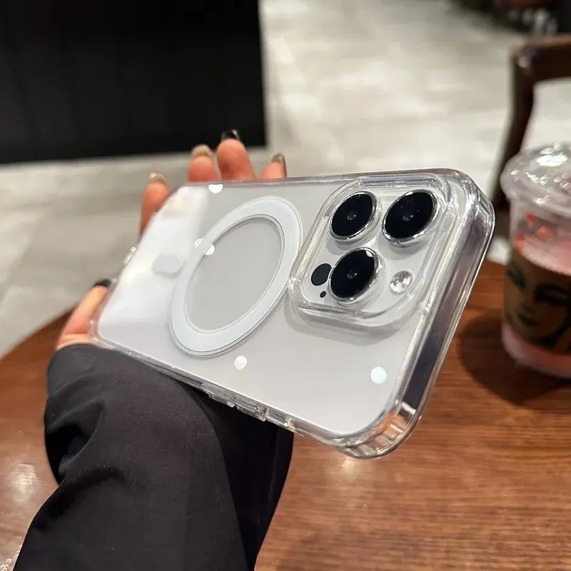 Détail de la coque transparente sur iPhone