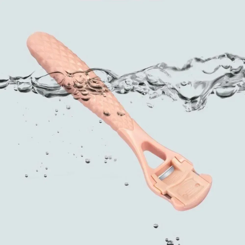 Détail du manche ergonomique du kit de pédicure